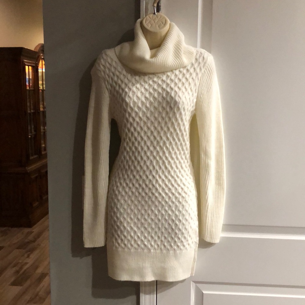 Venus. Sweater. Cream. Size S